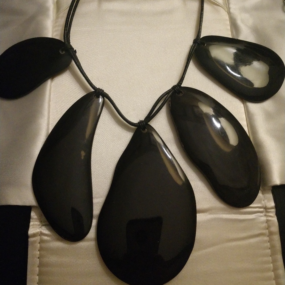 CHICO'S RETIRED NECKLACE